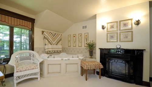 Deluxe Suite, 1 Queen Bed (The Meadow Suite)