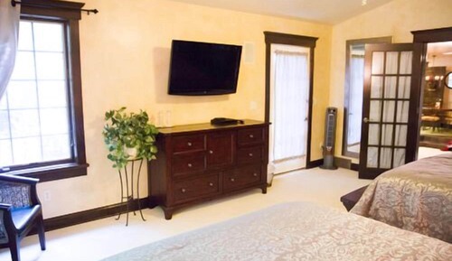 Signature Suite, 2 Queen Beds (The Garden Suite)
