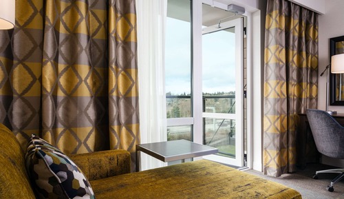 Room, 1 King Bed, Accessible, Balcony (Hearing)