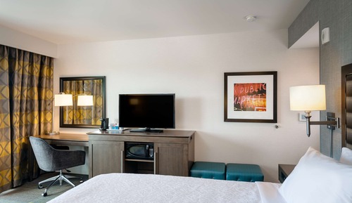 Room, 1 King Bed, Accessible (Hearing)