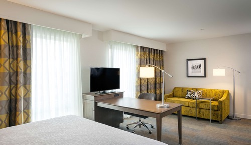 Suite, 1 King Bed, Accessible (Mobility & Hearing, Roll-in Shower)