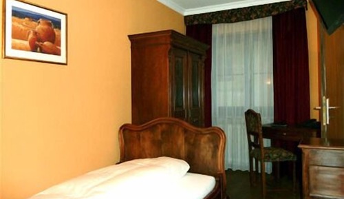 Single Room (small)