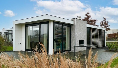 Pavilion Waterfront 4-6