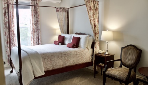 Classic Room, 1 Queen Bed, Private Bathroom