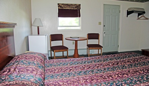 Standard Basic Room, 1 Queen Bed