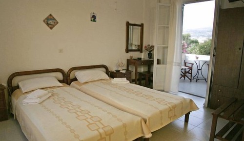 Studio, Balcony