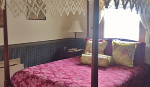 Room, Private Bathroom (Back Creek)