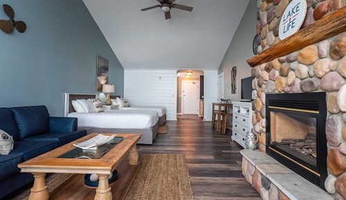 Lakeside Lodge Family Room