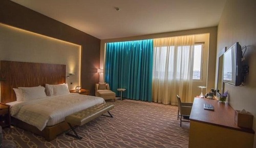 Club Room, 1 King Bed (Club)