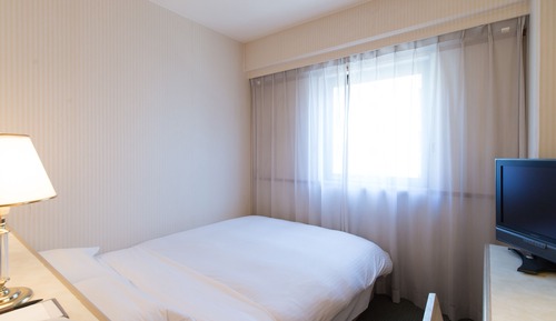 Double Room, Smoking