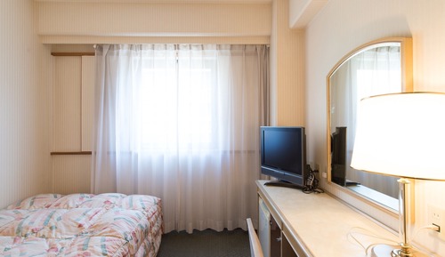 Semi Double Room, Smoking