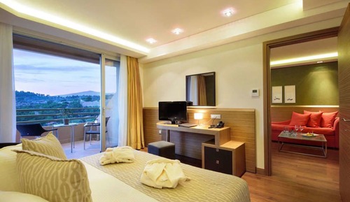 Suite, Sea View