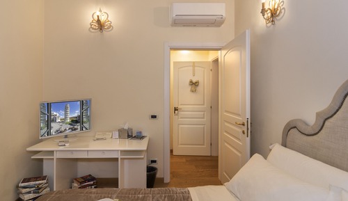 Double Room, 1 Queen Bed
