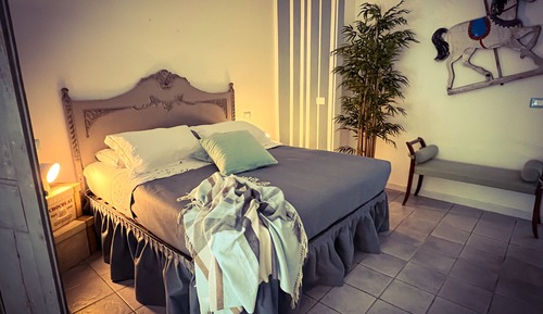 Comfort Room, 1 Queen Bed, Garden View