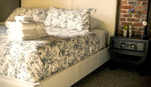 Hotel Suite, 1 King Bed, Private Bathroom