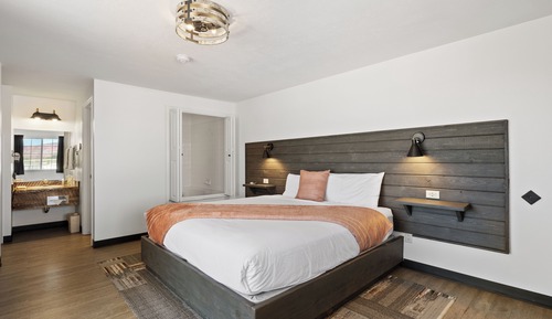 Suite, 1 King Bed, Jetted Tub, Mountain View