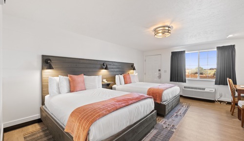Room, 2 Queen Beds, Mountain View