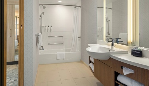 Suite, Multiple Beds (Mobility/Hearing Accessible, Tub)