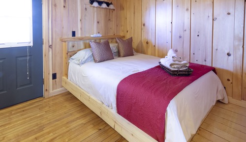 Room, 1 Queen Bed, Non Smoking (Crimson Room)