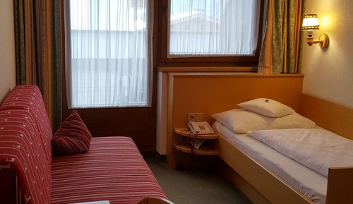 Single Room, Mountain View