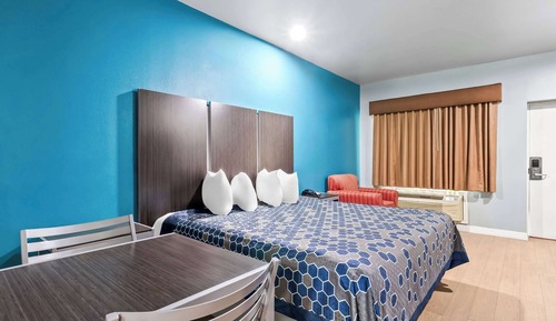 Room, 1 King Bed, Non Smoking (Efficiency)