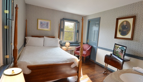Standard Single Room, Private Bathroom (Room 305 James Madison)