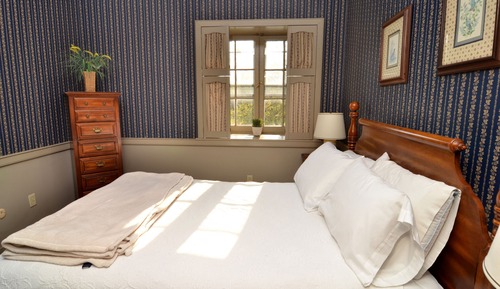 Deluxe Double Room, Private Bathroom (Room 205 - James Monroe)