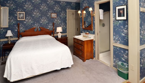 Deluxe Double Room, Private Bathroom (Room 204 Winston Churchil)