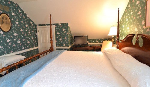 Superior Double Room, Private Bathroom (Room 302 Susan B. Anthony)