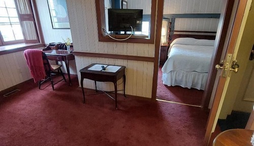Standard Double Room, Private Bathroom (Room 206 Betsy Ross Suite)