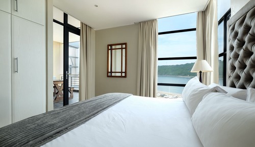 Deluxe Apartment, 2 Bedrooms, Harbor View, Beachfront