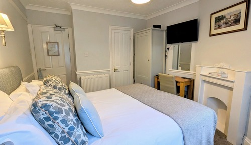 Double Room, 1 King Bed, Ensuite - Room 3 - 2nd Floor, Front (Not dog friendly)