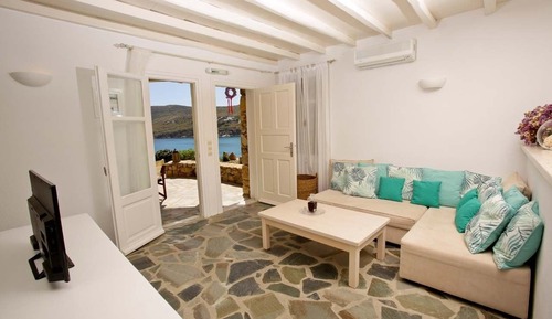 Studio, Sea View