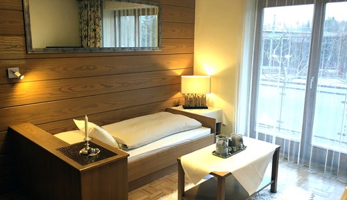 Single Room, Mountain View