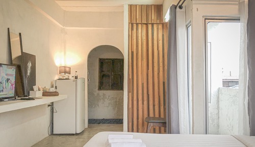 Deluxe King Room B