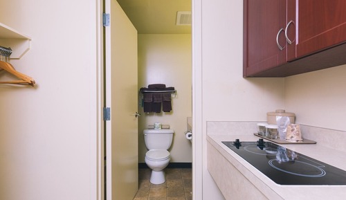Deluxe Room, 1 Queen Bed, Kitchenette
