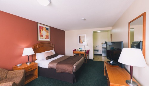Standard Room, 1 Queen Bed, Refrigerator & Microwave