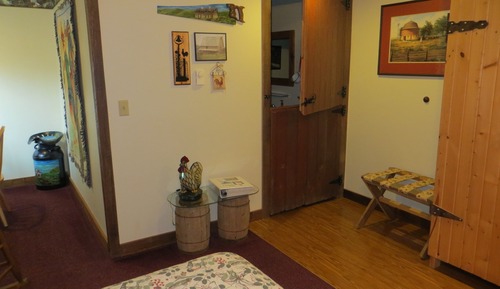 Standard Room, 1 Queen Bed (Roost)