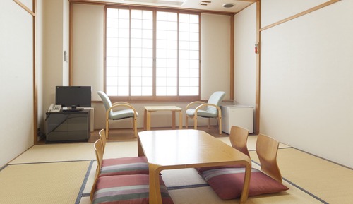 Japanese-Style Business Room, Smoking
