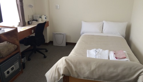 Western Room With Shared Washroom - Single