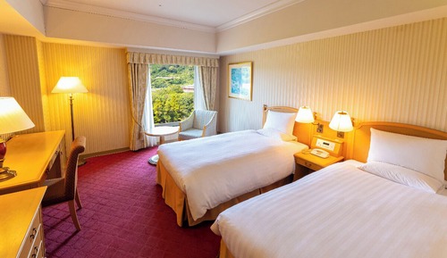Standard Twin Room, Non Smoking (Station View)