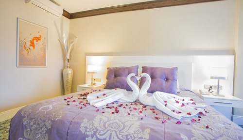 Honeymoon Suite