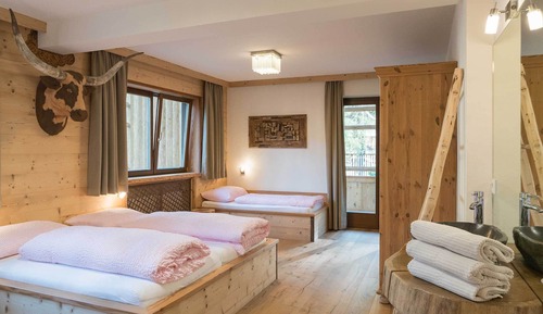 Club Triple Room