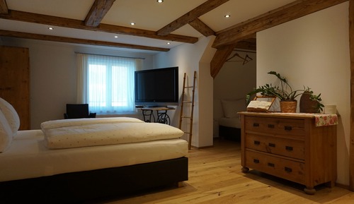 Luxury Penthouse, 2 Bedrooms, 2 Bathrooms, Mountain View