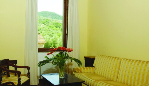 Standard Suite, Golf View
