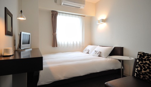 Double Room, Smoking