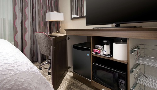 Room, 1 King Bed, Corner