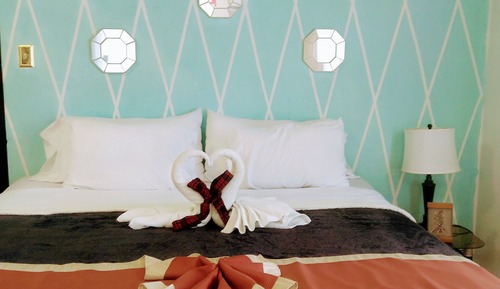 Standard Studio, 1 King Bed