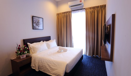 Premier Queen Room
