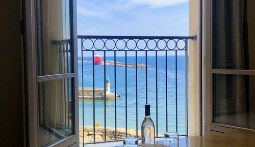Suite, Sea View